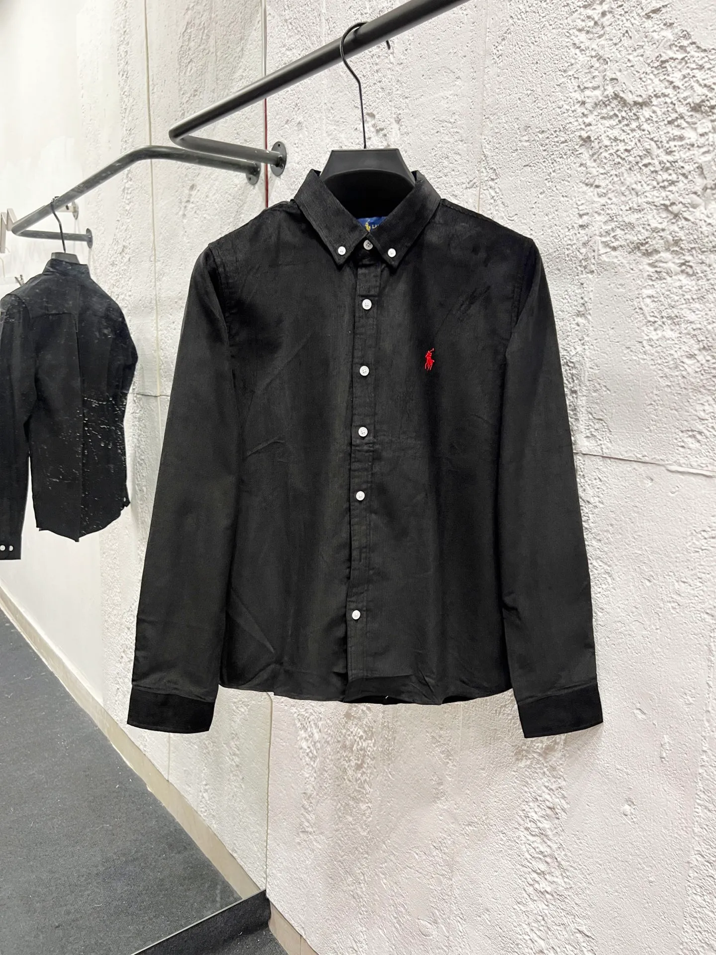 🅿️250 Style number: T58 pure cotton corduroy shirt, black, navy, white, khaki, four colors Size: M (110-125 pounds) L (125-140 pounds) XL (140-155 pounds) 2XL (155-170 pounds) Color: black